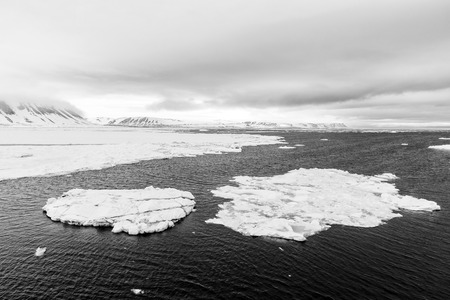 Iceberg floats in the polar sea of ??Svalbard, Spitsbergen, Norwayの写真素材