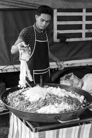 Tanah Rata, Malaysia, December 17 2017: Chef cooks fried noodles in a big pan on a marketのeditorial素材