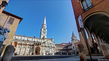 MODENA, ITALY - January 2017: Ghirlandina bell tower and Modena Cathedral, world heritage siteのeditorial素材