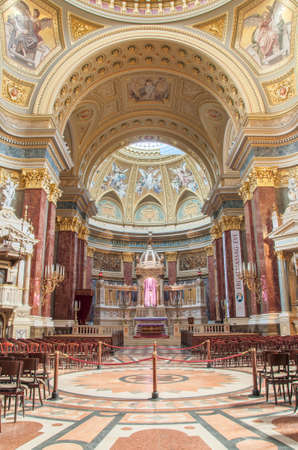 BUDAPEST, HUNGARY - FEBRUARY 22, 2016: Interior of the roman catholic church St. Stephen's Basilica. Budapestのeditorial素材