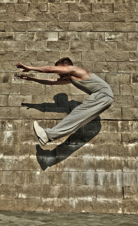 Young attractive man dancing in urban background
の写真素材