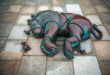 HAGUE, NETHERLANDS - AUGUST 22, 2015: Sculpture garden in Scheveningen called "SprookjesBeel den aan Zee" (Fairytale Sculptures by Sea). 23 cartoon like sculptures by American sculptor Tom Otterness.のeditorial素材