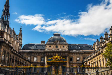 PARIS, FRANCE - AUGUST 30, 2015: Gates of the palace of justice in Paris, Franceのeditorial素材