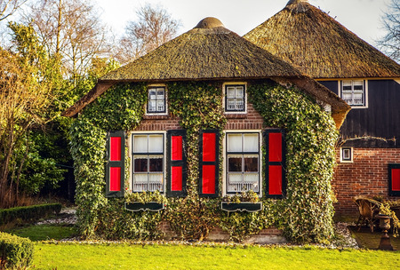 GIETHOORN, NETHERLANDS - JANUARY 20, 2016: Old cozy house with thatched roof on January 20, 2016 in Giethoorn, Netherlands.のeditorial素材