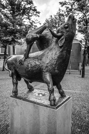 KEUKENHOF GARDEN, NETHERLANDS - MARCH 24: Statue in park. Keukenhof is the world's largest flower garden. Keukenhof Garden, Lisse, Netherlands - March 24, 2016.のeditorial素材