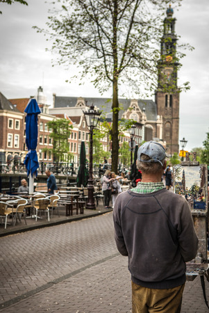 Street artist paints a picture on the street of Amsterdam.のeditorial素材