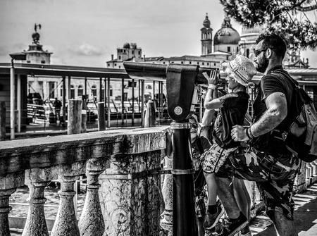VENICE, ITALY - AUGUST 17, 2016: Tourists on streets of Venice on August 17, 2016 in Venice, Italy.のeditorial素材