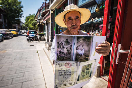 BEIJING, Ð¡HINA - JUNE 01, 2019: Old Chinese street artist.のeditorial素材