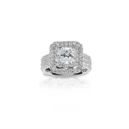 Beautiful Diamond Engagment ring. Gemstone square princess cut surrounded by two halo of diamonds.の写真素材