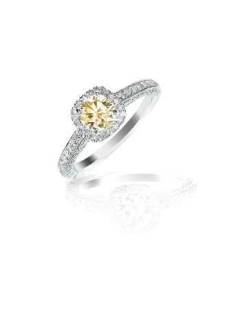 cognac diamond ring in halo settingの写真素材