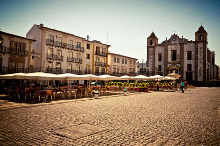 EVORA, circa 2015 - Wide angle shot of the Giraldo Square in Evora, Portugal on a sunny summer dayのeditorial素材