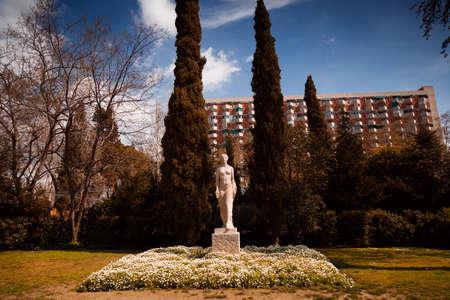 BARCELONA, circa 2015 - White statue in the Parc de la Ciutadella, Barcelona, Catalonia, Spainのeditorial素材