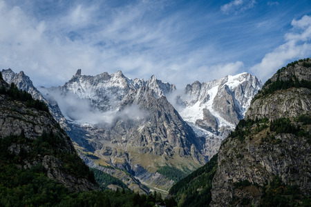 Spectacular view of the Mont Blanc mountain range from Courmayeur, Italyの写真素材