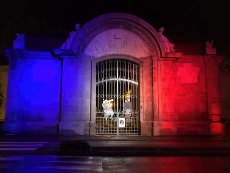 The colors of France on statue of veterans near door of the city for celebration of the end the warのeditorial素材