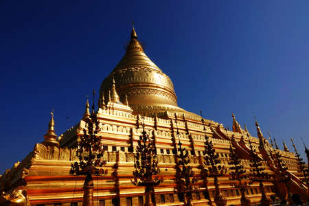 Shwezigon Pagoda, Bagan, Myanmarのeditorial素材