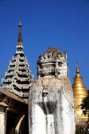 Shwezigon Pagoda, Bagan, Myanmarのeditorial素材