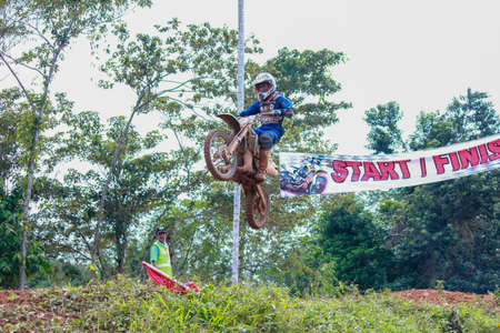 Alor Setar kedah Malaysia, 8 November 2015 -Unidentified motocross riders perform on the competes at Malaysia motocross championship 2015 first round onのeditorial素材