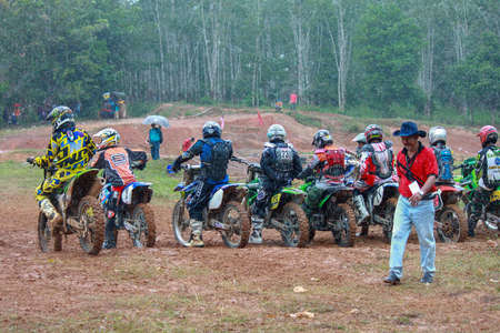 Alor Setar kedah Malaysia, 8 November 2015 -Unidentified motocross riders perform on the competes at Malaysia motocross championship 2015 first round onのeditorial素材