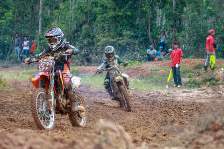 Alor Setar kedah Malaysia, 8 November 2015 -Unidentified motocross riders perform on the competes at Malaysia motocross championship 2015 first round onのeditorial素材