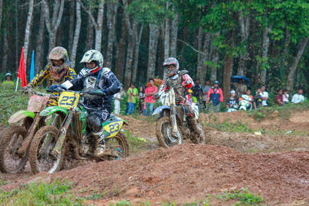 Alor Setar kedah Malaysia, 8 November 2015 -Unidentified motocross riders perform on the competes at Malaysia motocross championship 2015 first round onのeditorial素材