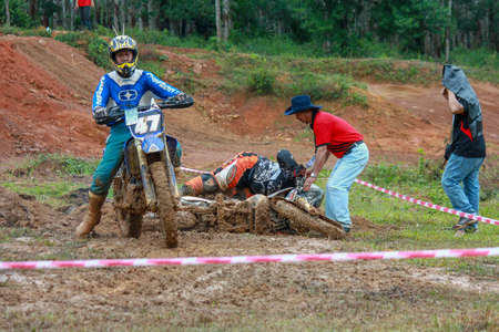 Alor Setar kedah Malaysia, 8 November 2015 -Unidentified motocross riders perform on the competes at Malaysia motocross championship 2015 first round onのeditorial素材
