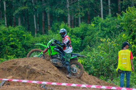 Alor Setar kedah Malaysia, 8 November 2015 -Unidentified motocross riders perform on the competes at Malaysia motocross championship 2015 first round onのeditorial素材