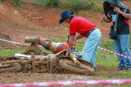 Alor Setar kedah Malaysia, 8 November 2015 -Unidentified motocross riders perform on the competes at Malaysia motocross championship 2015 first round onのeditorial素材