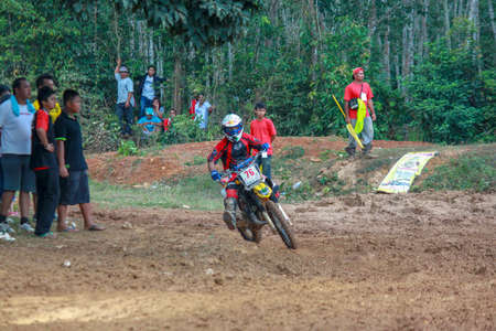 Alor Setar kedah Malaysia, 8 November 2015 -Unidentified motocross riders perform on the competes at Malaysia motocross championship 2015 first round onのeditorial素材