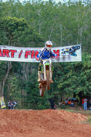 Alor Setar kedah Malaysia, 8 November 2015 -Unidentified motocross riders perform on the competes at Malaysia motocross championship 2015 first round onのeditorial素材