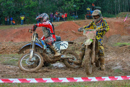 Alor Setar kedah Malaysia, 8 November 2015 -Unidentified motocross riders perform on the competes at Malaysia motocross championship 2015 first round onのeditorial素材