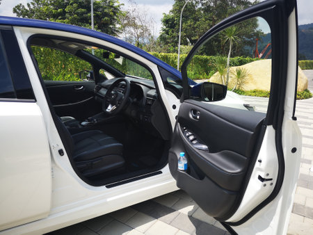 Bukit Tinggi Pahang,Malaysia - 24 Julai, 2019: Nissan Leaf Electric Car at motorshow in Aurel Sanctuary Bentong Pahangのeditorial素材