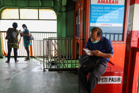 Pulau Pinang , Malaysia - Dec 19 2020: Crowd of unrecognizable local tourist wearing surgical mask for prevent coronavirus Outbreak at Butterworth ferry terminal to Penang islandのeditorial素材