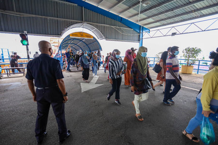 Pulau Pinang , Malaysia - Dec 19 2020: Crowd of unrecognizable local tourist wearing surgical mask for prevent coronavirus Outbreak at Butterworth ferry terminal to Penang islandのeditorial素材