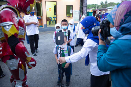 Alor Setar Kedah,Malaysia-March 1,2021:The first day of the school session for preschool students in Alor Setar during the Covid-19 pandemic season is hitting the world.のeditorial素材