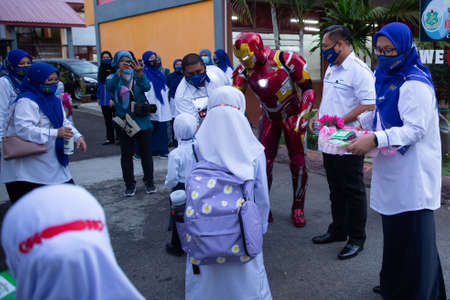 Alor Setar Kedah,Malaysia-March 1,2021:The first day of the school session for preschool students in Alor Setar during the Covid-19 pandemic season is hitting the world.のeditorial素材