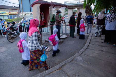Alor Setar Kedah,Malaysia-March 1,2021:The first day of the school session for preschool students in Alor Setar during the Covid-19 pandemic season is hitting the world.のeditorial素材