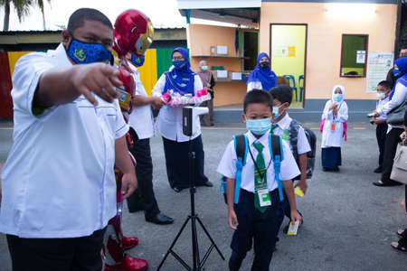 Alor Setar Kedah,Malaysia-March 1,2021:The first day of the school session for preschool students in Alor Setar during the Covid-19 pandemic season is hitting the world.のeditorial素材