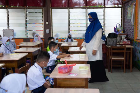 Alor Setar Kedah,Malaysia-March 1,2021:The first day of the school session for preschool students in Alor Setar during the Covid-19 pandemic season is hitting the world.のeditorial素材