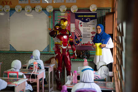 Alor Setar Kedah,Malaysia-March 1,2021:The first day of the school session for preschool students in Alor Setar during the Covid-19 pandemic season is hitting the world.のeditorial素材