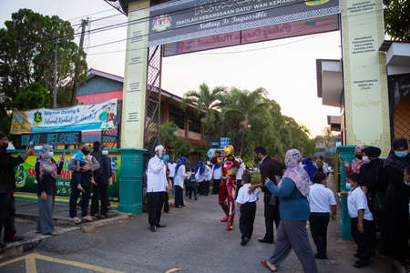 Alor Setar Kedah,Malaysia-March 1,2021:The first day of the school session for preschool students in Alor Setar during the Covid-19 pandemic season is hitting the world.のeditorial素材