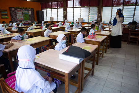 Alor Setar Kedah,Malaysia-March 1,2021:The first day of the school session for preschool students in Alor Setar during the Covid-19 pandemic season is hitting the world.のeditorial素材