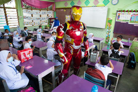 Alor Setar Kedah,Malaysia-March 1,2021:The first day of the school session for preschool students in Alor Setar during the Covid-19 pandemic season is hitting the world.のeditorial素材