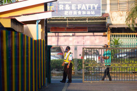 Alor Setar Kedah,Malaysia-March 1,2021:The first day of the school session for preschool students in Alor Setar during the Covid-19 pandemic season is hitting the world.のeditorial素材