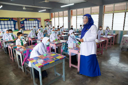 Alor Setar Kedah,Malaysia-March 1,2021:The first day of the school session for preschool students in Alor Setar during the Covid-19 pandemic season is hitting the world.のeditorial素材