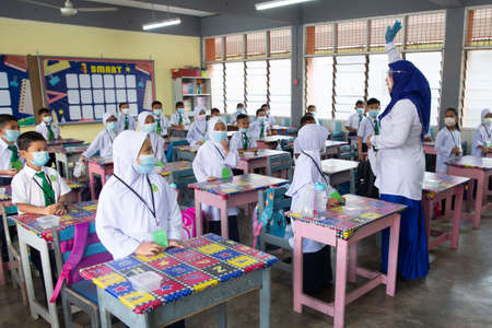 Alor Setar Kedah,Malaysia-March 1,2021:The first day of the school session for preschool students in Alor Setar during the Covid-19 pandemic season is hitting the world.のeditorial素材