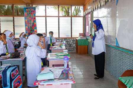 Alor Setar Kedah,Malaysia-March 1,2021:The first day of the school session for preschool students in Alor Setar during the Covid-19 pandemic season is hitting the world.のeditorial素材