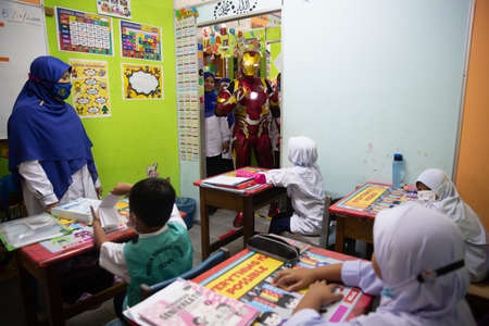 Alor Setar Kedah,Malaysia-March 1,2021:The first day of the school session for preschool students in Alor Setar during the Covid-19 pandemic season is hitting the world.のeditorial素材