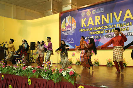 Kedah Malaysia - Circa Mei 2016 : a group of Northern Malaysia University (UUM) students in outdoor and indoor activity for team building programmer.のeditorial素材