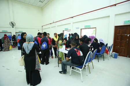 Kedah Malaysia - Circa Mei 2016 : a group of Northern Malaysia University (UUM) students in outdoor and indoor activity for team building programmer.のeditorial素材