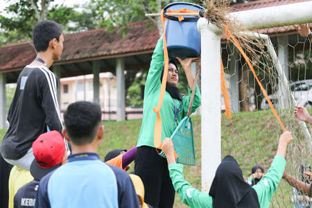 Kedah Malaysia - Circa Mei 2016 :  a group of Northern Malaysia University (UUM) students in outdoor and indoor activity for team building programmer.のeditorial素材